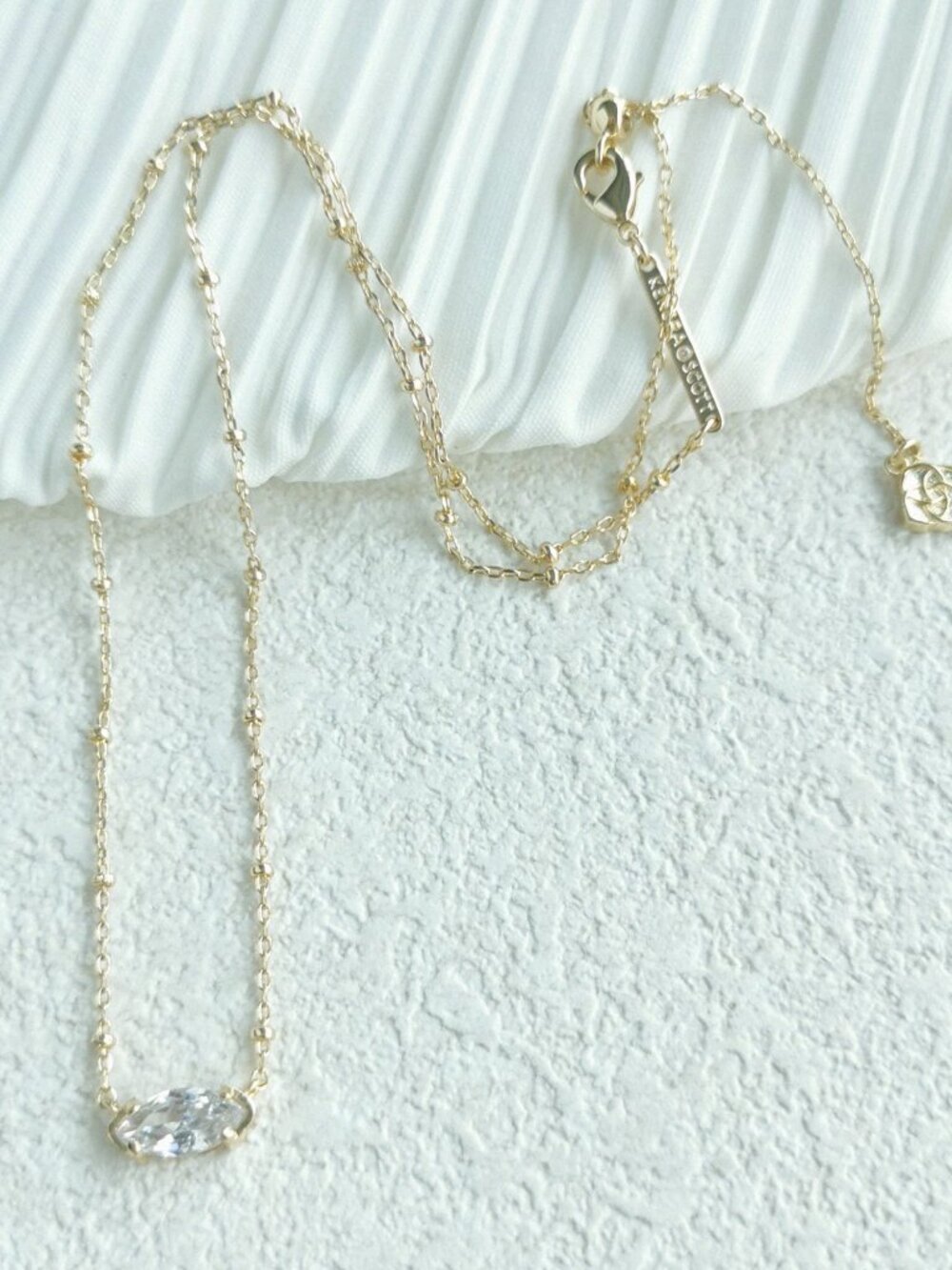 NEW Kendra Scott Genevieve Satellite Short Necklace Gold White Crystal - Picture 3 of 4